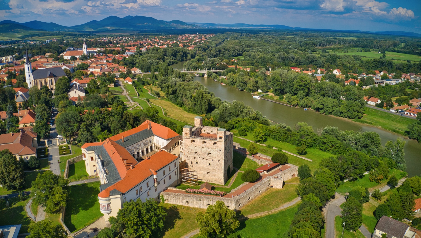 Nyaralóhajózás a Tisza-tavon és Bodrogon